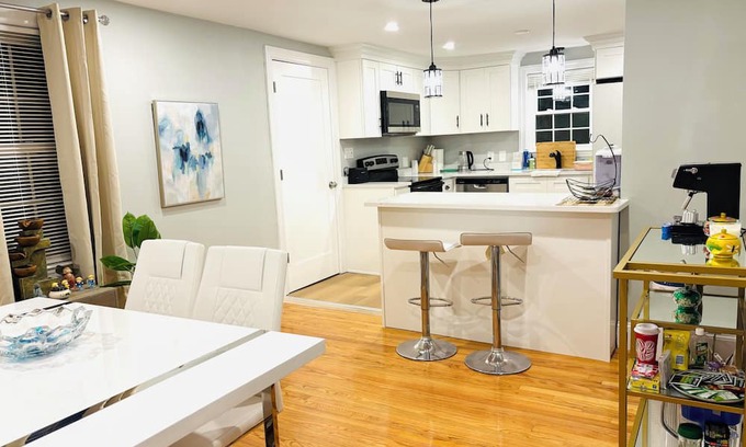 Abington House | 4-bedroom with big Patio @Abington, near Braintree, Weymouth, Brockton, Randolph