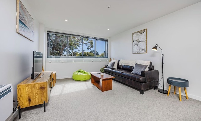 Mount Albert Apartment | Gorgeous 3-bedroom apartment in Auckland - 5 min to Eden Park