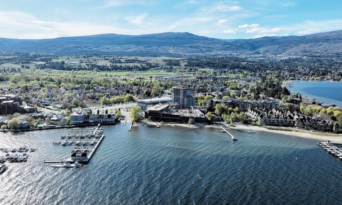 South Pandosy Apartment | Resort-style Waterfront Condo with Large Terrace, Pool, Hot Tub & Gym