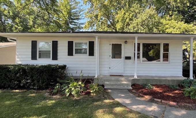 Ames House | Welcome to the Central Hearth! Charming 3 bd 2 bath. Centrally located Sleeps 8!