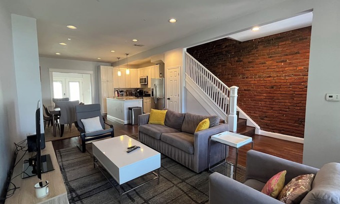 Brookland House | 3BD Spacious Brookland Home W Parking & By Metro