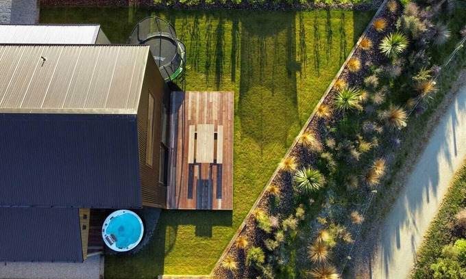 Kawarau Falls House | Spa, Trampoline & Views | Perfect for Families