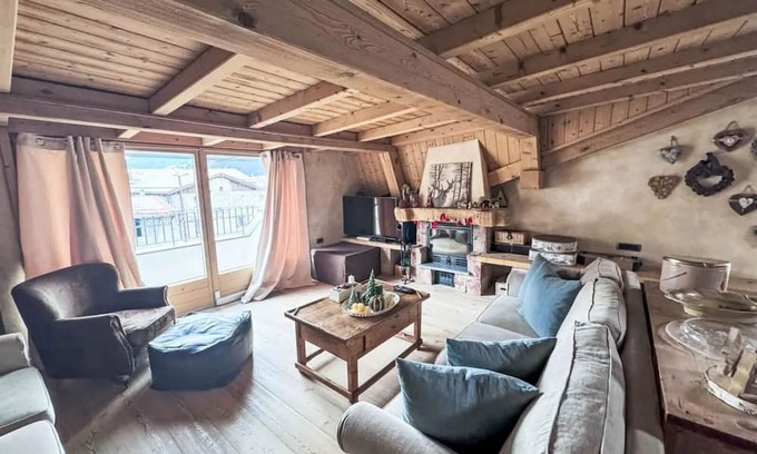 Bormio Apartment | Cozy attic room. WIFI, hot tub, balcony, pets allowed and parking space