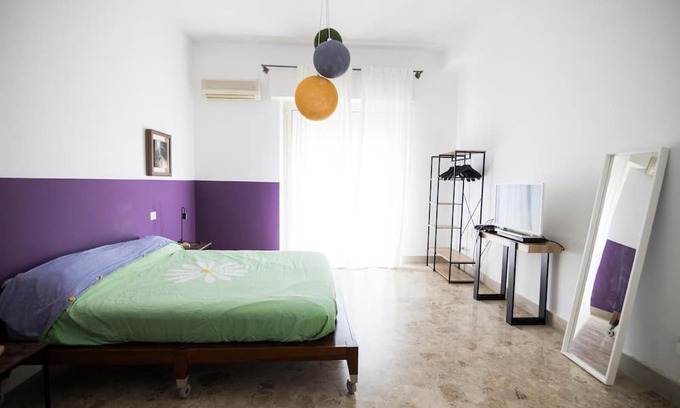 Reggio Calabria Apartment | Room with private bathroom in the city center.