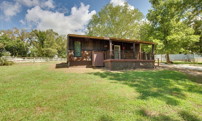 Lake Lafayette Cabin | Steps to Lake: Peaceful Cabin Escape in Odessa