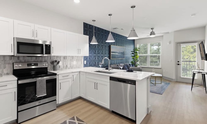 East Raleigh Apartment | Stunning Living 5 Min From Downtown