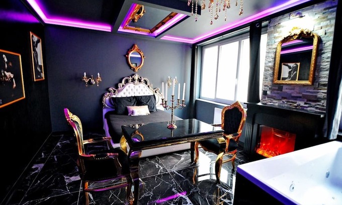 Bourgoin-Jallieu Apartment | La suite Majestueuse/Private XXL spa/Croix de st André/Luminous ambience/Luxury
