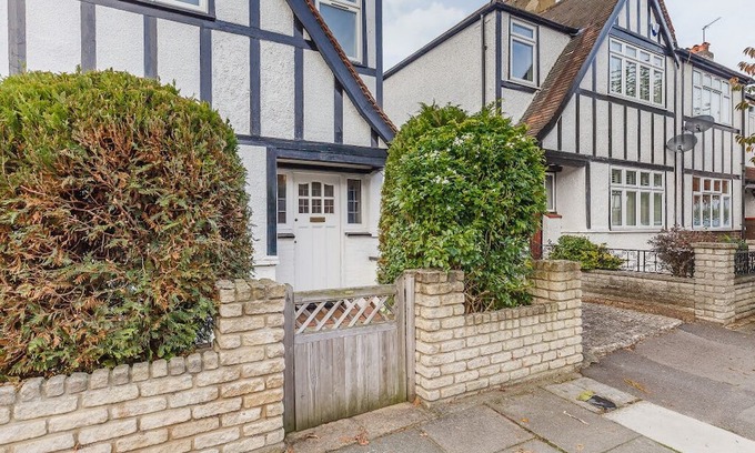 Dundonald House | Superb 4 bed house in Wimbledon London