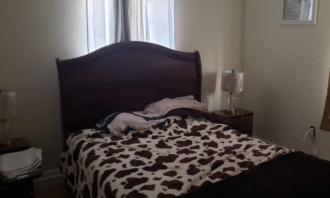 Chalmette House | Pet Friendly Home 1/2 mile away from park and 5.5 miles from the french quarter