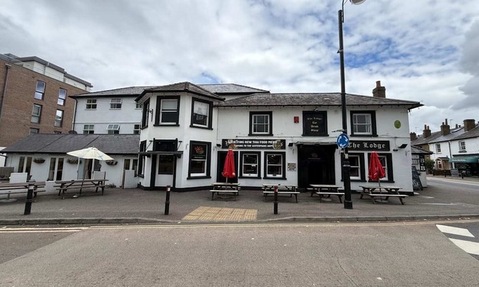 Hersham Apartment | Standard Double Room