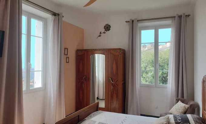 Valle-de-Campoloro Bed & Breakfast | A Caserella - Chambre d'hôte avec salle de bain non attenante et vue sur mer