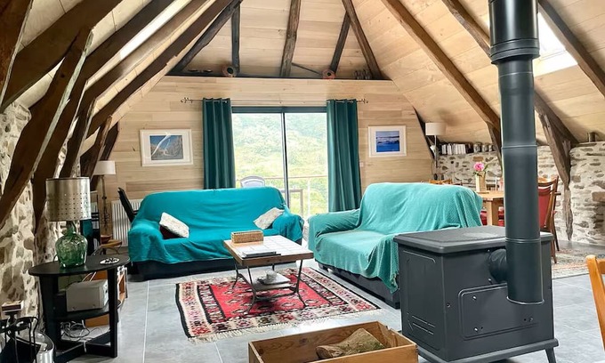 Coubisou House | Gîte Le Couderc de Coubisou, renovated barn