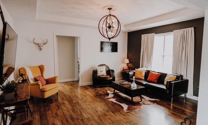 Nazareth House | Bourbon Themed 3-bedroom house in Bardstown
