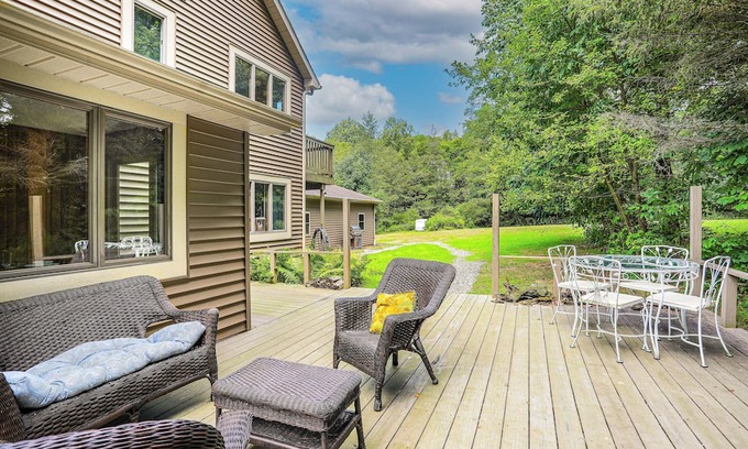 Edinboro House | Wooded Retreat on 5 Acres: 6 Mi to Edinboro Lake!