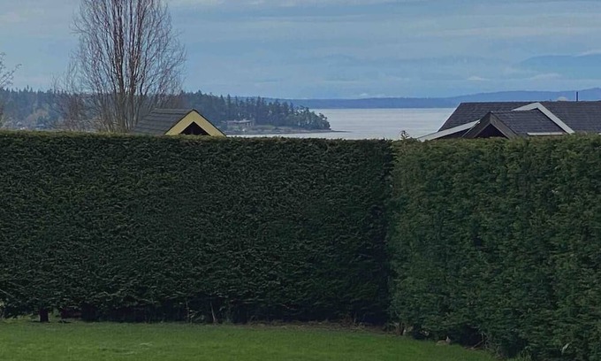 Chemainus Bed & Breakfast | Stylish West Coast King Suite B&B