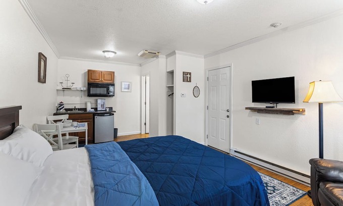 Paola Apartment | Studio Apartment Charming Kansas Hideaway Near Downtown w/Parking