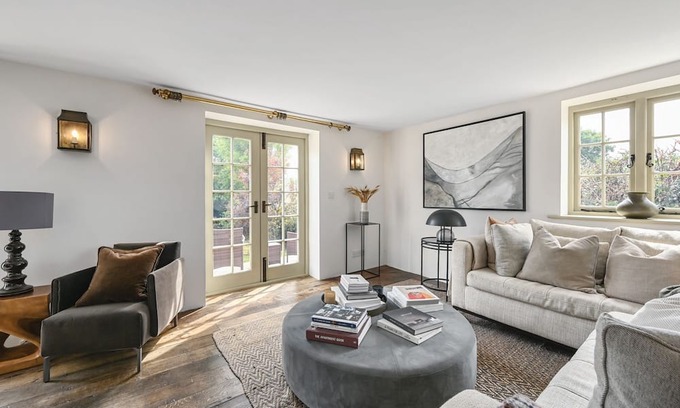 Rye Cottage | Pelsham Farm Cottage - a holiday let that sleeps 8 guests in 4 bedrooms
