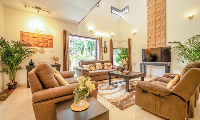Koramangala 3 Block Villa | Billionare's Glasshouse 5BHk Spacez Luxury Villa