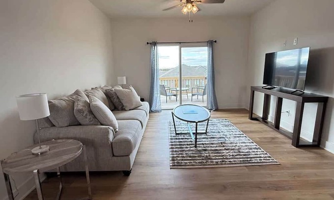 Papillion House | House on the hill- w/garage in Papillion