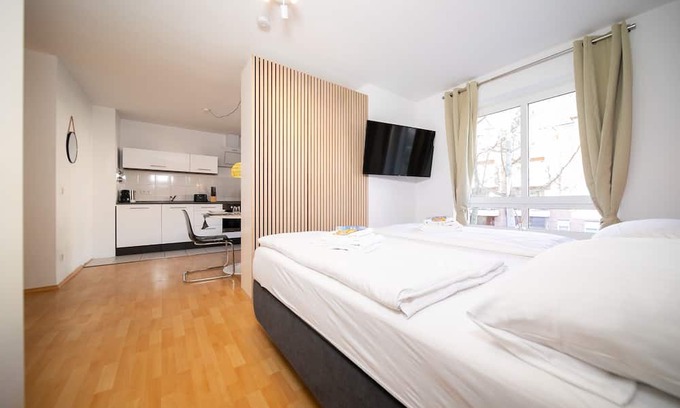Furth-Sud Apartment | Favorite Stays: StudioM w/Balcony | Kitchen | Trade Fair