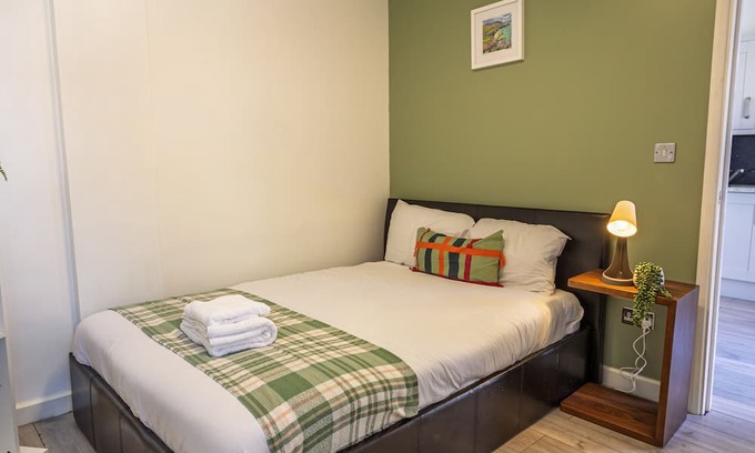 Basildon Apartment | KingsVilla Annex | Basildon