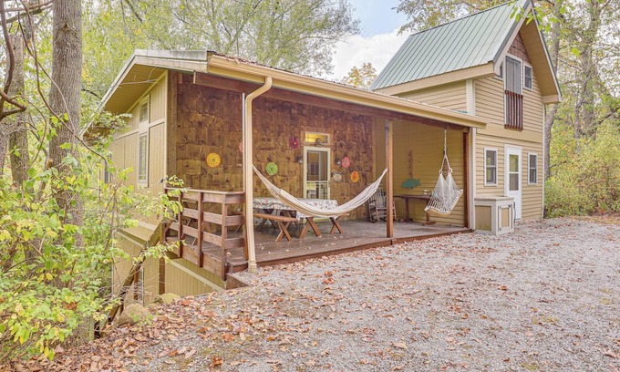 Paris Cottage | Cottage By the Pond: Serene Northeast Ohio Retreat