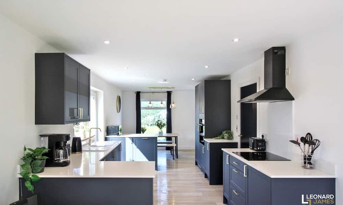 Attleborough House | Bright & Stylish 2 Bedroom Bungalow Retreat in Attleborough