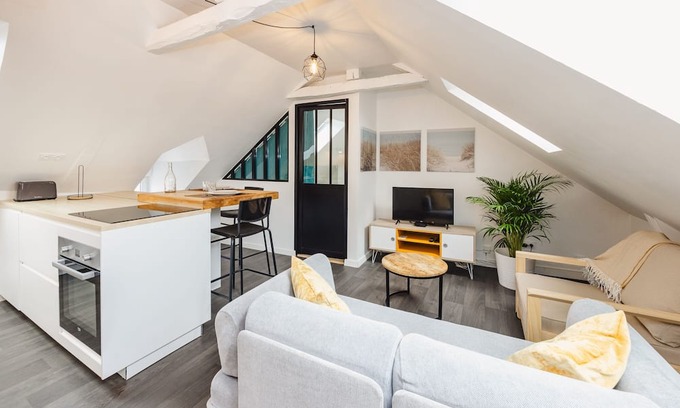 Bruz Apartment | Le Cosy Comble - 10 min Campus Kerlann