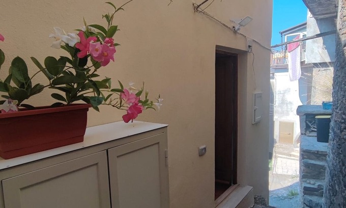 Sangineto Apartment | Maisonette – authentic village, sea view