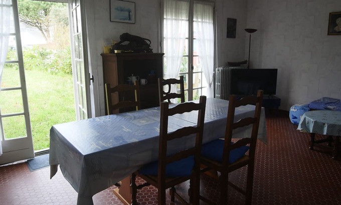Gavres House | 70's house 70 m from Goerem beach