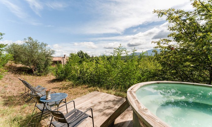 Crestet House | Gîte 4 - The Blue Flower at the Foot of Mont Ventoux