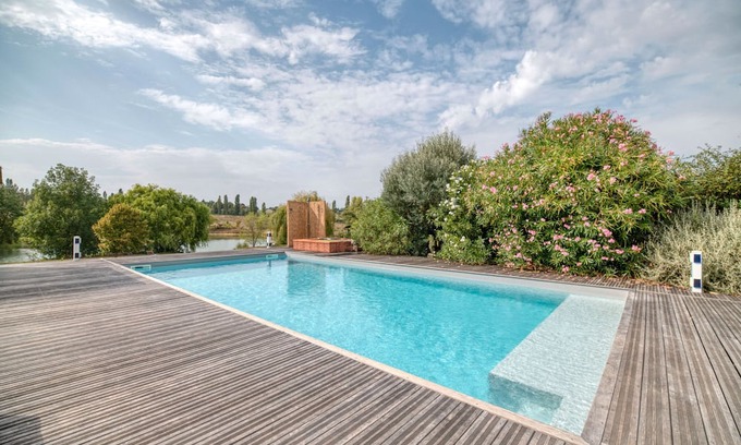 Caraman House | Guest House 'Domaine En Castanet' with Shared Pool, Private Garden and Wi-Fi
