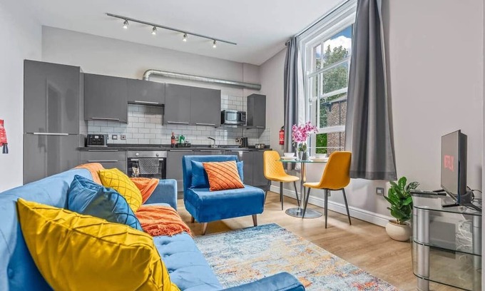 Forest Fields Apartment | Forest Suite Stay | Free Parking incl.