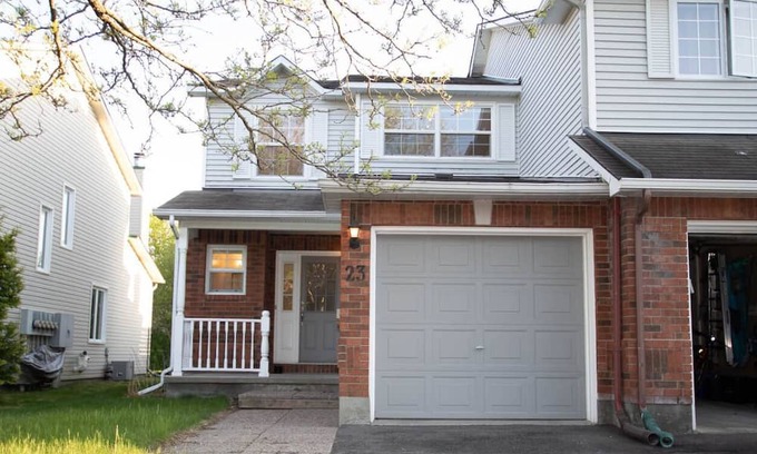 Kanata Lakes - Marchwood Lakeside - Morgan's Grant - Kanata House | Cozy SubUrban Retreat Ideal for Family & Young Professionals in Kanata Lakes