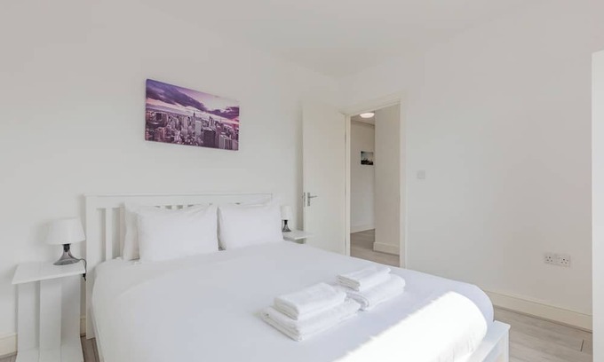 Wapping Apartment | Renovated 3BD Flat, 16 Minutes to Tower Bridge