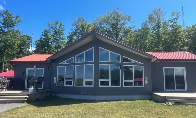 Havelock-Belmont-Methuen Cottage | Secluded cottage on quiet lake