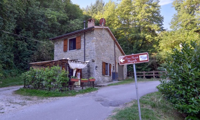 Ortignano Raggiolo House | 1 bedroom pet friendly home in Ortignano Raggiolo