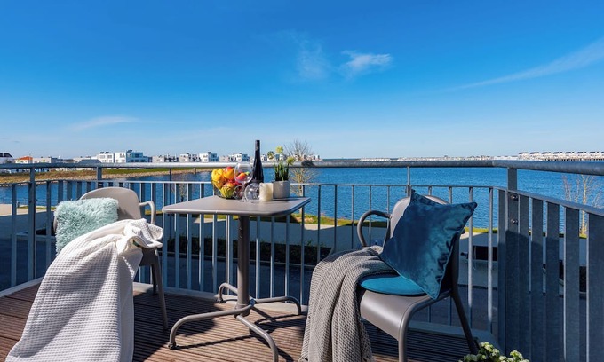 Olpenitz Apartment | Enjoy - parking space, balcony, washing machine, 1st row on the water, harbor view