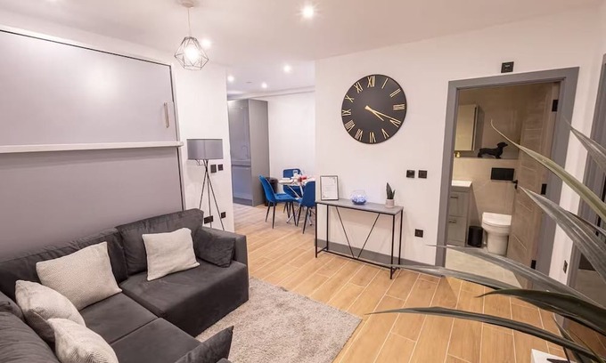North Finchley Apartment | Luxury 2 Bedroom 2 Bathroom Apartment | 30 Mins Central London
