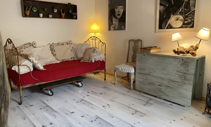 Noyers-sur-Jabron House | Holiday Home 'Le Vieux Fournil' with Mountain View