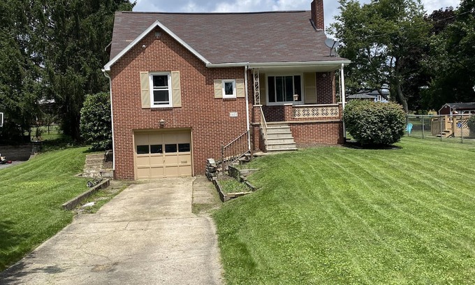 Westmont House | Whole home in quiet, safe neighborhood minutes from Johnstown