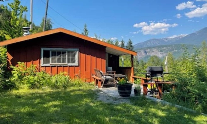 Kaslo Cabin | Bungalow Cabin at Paradise Hills