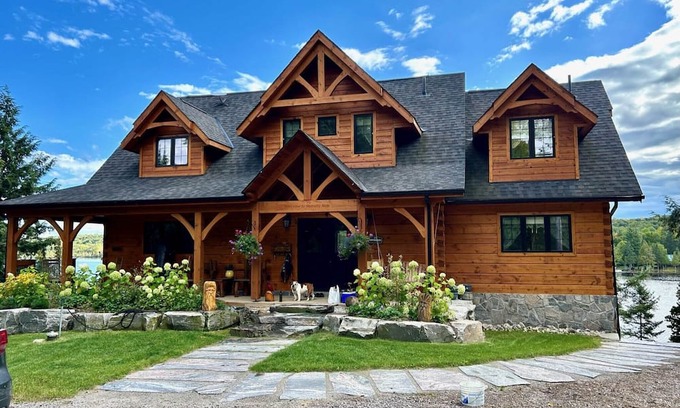 Magnetawan Cottage | One of a Kind Timber Framed Waterfront Escape w/Hot Tub!