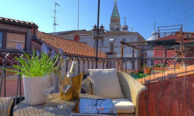 Isola San Giorgio Maggiore Apartment | Bell Tower at the Rectory (Design House)