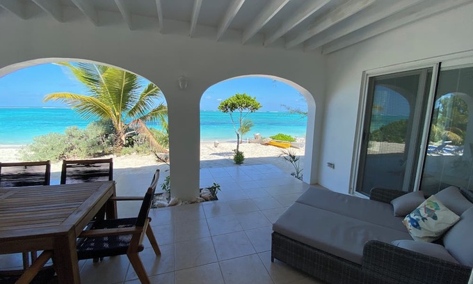 Whitby Cottage | Charming 2 bedroom beachfront cottage on Whitby beach on enchanting North Caicos