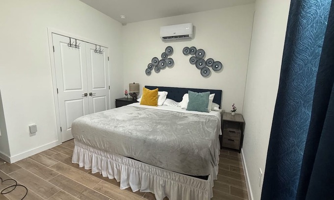Homestead Apartment | Cozy Apartment/Efficiency in tranquil Homestead with AC, WiFi, private entrance