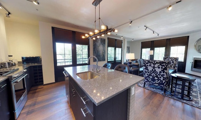 Downtown Santa Fe Condo | The Lincoln 302, 1 Bed / 1 Bath, Luxury Condo