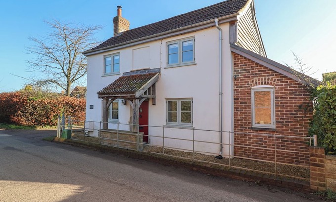 Ilton Cottage | CURLEW COTTAGE, with open fire in Taunton