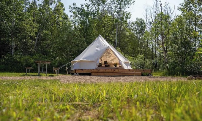Miller Lake House | "Wanderer" tent near Tobermory