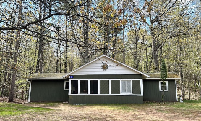 Hazelhurst Cabin | Creekside Oasis ~ Terrific 3-bedroom Cabin in Hazelhurst, Wisconsin